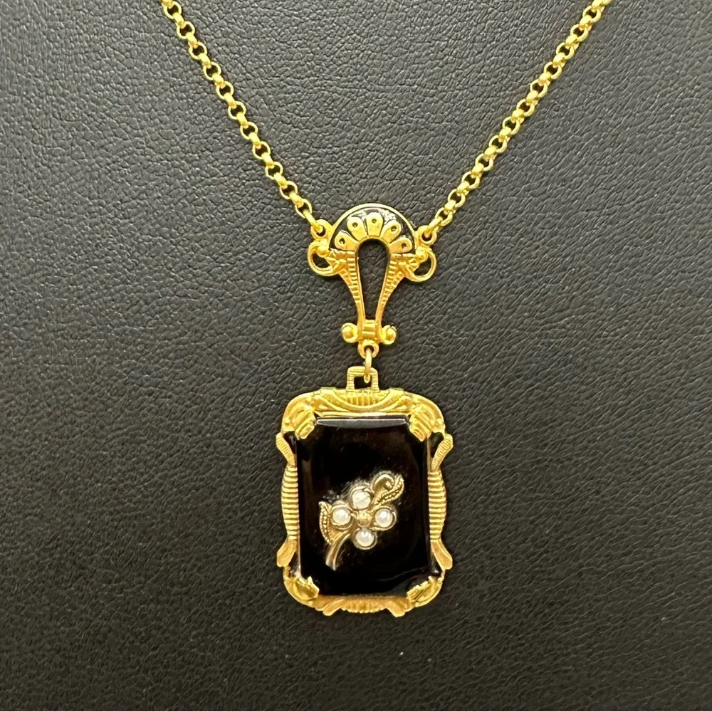 Elegant Vintage Victorian-Style Necklace with Faux Pearls - Picture 4 of 14
